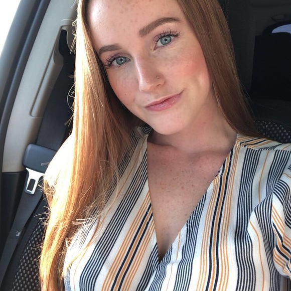 Meet your Posher, Caity - Picture 2 of 3